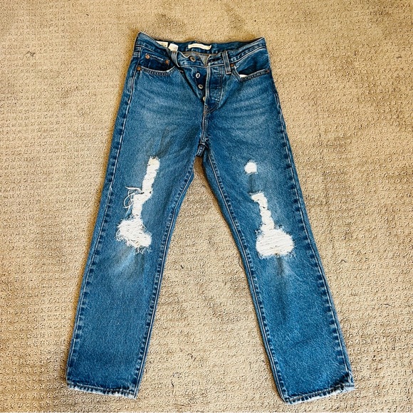 Levi’s Wedgie Straight Distressed High Rise Jeans - Picture 5 of 8